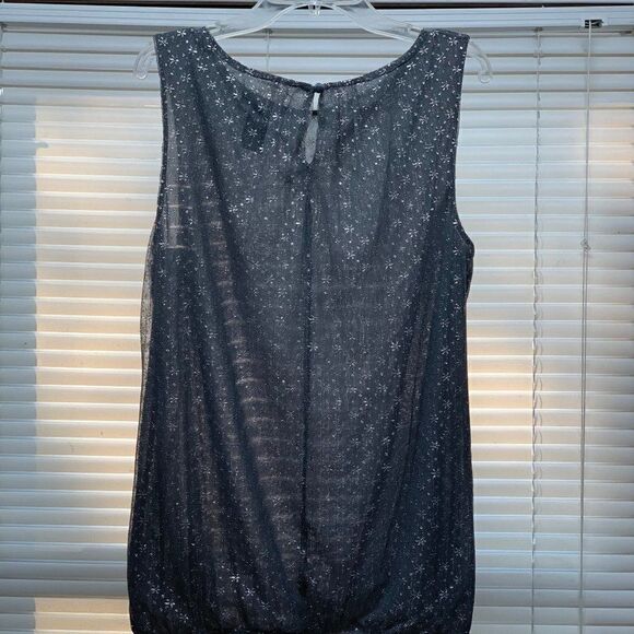 NWOT New York & Company Metallic Sleeveless Top M - Picture 3 of 5